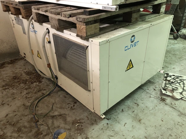 condizionatore centralizzato 100000 BTU CLIVET per locali di 450 mq Gas 407C condizionatore centralizzato 100000 BTU CLIVET per locali di 450 mq Gas 407C