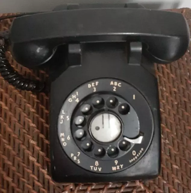 Vintage Black Rotary Phone For Display Only**Scratches, Scuff, Rust**SEE PHOTOS