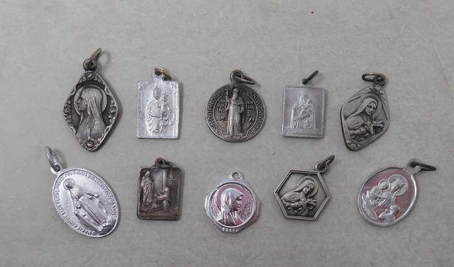 Lot De Médailles Sportives En Métal Doré Et Argenté Ou à