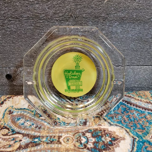 Vintage HOLIDAY INN "The Worlds Innkeeper" GLASS ASHTRAY Motel Hotel Advertising