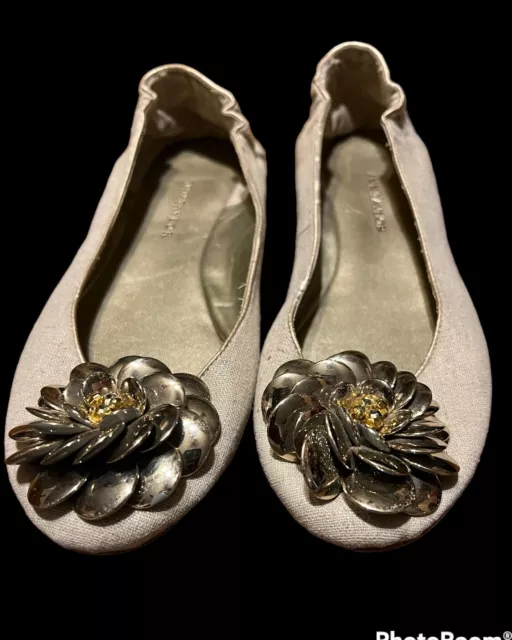 Ann Taylor Gelsi Flower Flat Shoes In Beige Women Size 5M