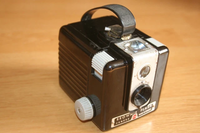 Appareil Photo Vintage Brownie Flash Camera Kodak 1950's Made in France no canon