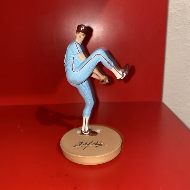 Steve Carlton Autographed Gartlan 9" Figurine #1731/3290 MINT
