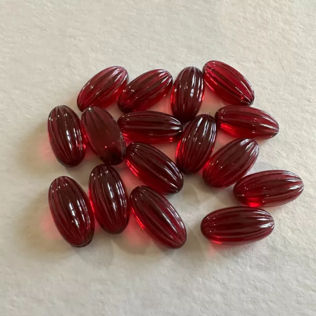 B276 Vintage glass stones 14x7mm ruby ribbed oval unfoiled curved back (18)