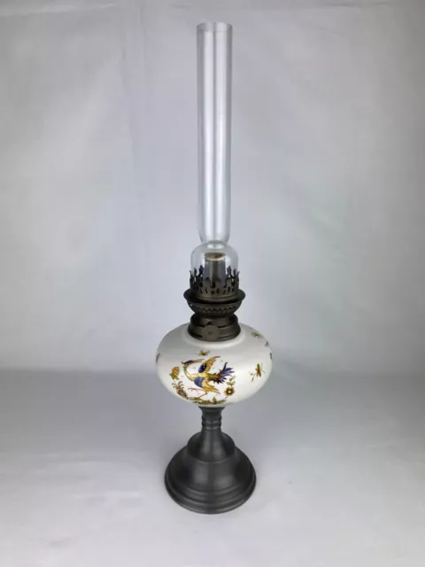 Magnifique Lampe à Pétrole ancienne en étain avec corps en céramique oiseaux