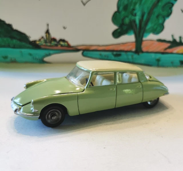 CITROEN  DS 19 DINKY TOYS made in France réf 530