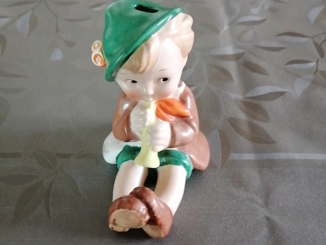 Figurine GOEBEL garçon musicien 9,5 cm de haut