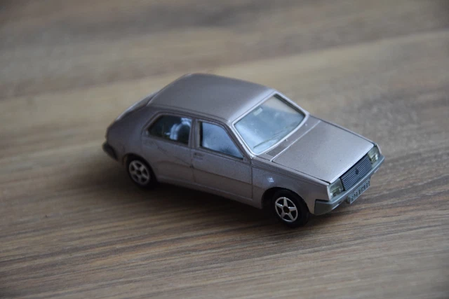 NOREV RENAULT 30 R30 Ts 1979 Rouge 1:43 Neuf Sous Coque EUR 12,99
