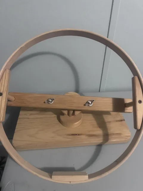 Alfombra redonda de madera para computadora portátil American Heritage de 14" marco de aguja con gancho