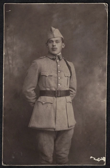 CPA GUERRE CARTE Photo D'un Militaire Avec Une Carabine En Train De