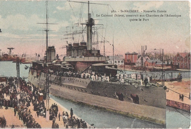 CPA 44 NAVY MILITARY Port of ST NAZAIRE New Entrance Battleship DIDEROT 1915