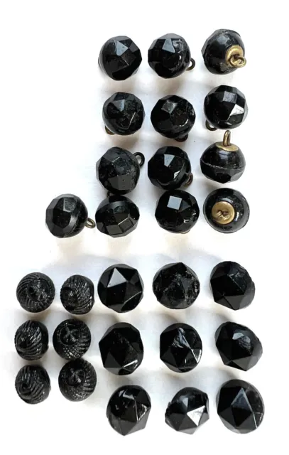 Mercerie XIXe 28 boutons boule, pâte de verre noir, diam: 1 cm à 1,2cm, couture