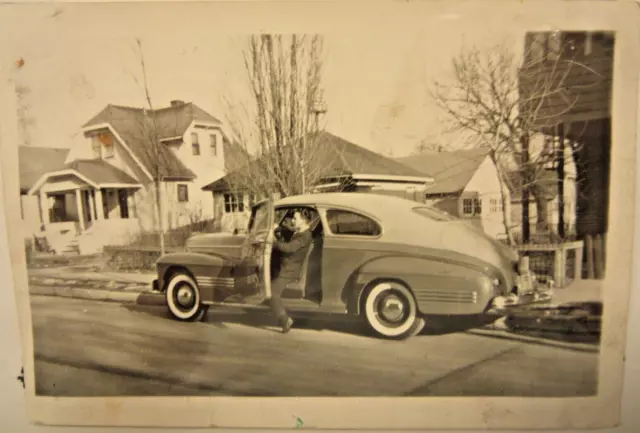 1941 PONTIAC Streamliner Torpedo 2-door, B&W photo, 2 3/4" x 4"