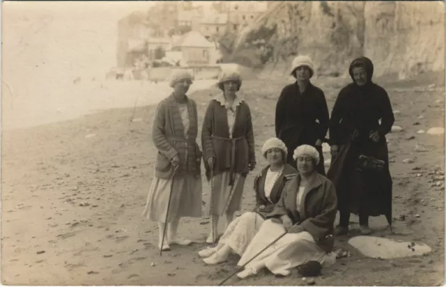 CPA AULT Family on the Beach Photo Card (18608)