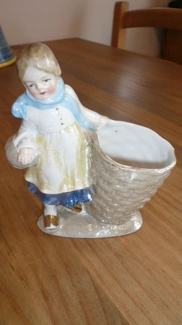 paire de figurines vase en porcelaine ancienne