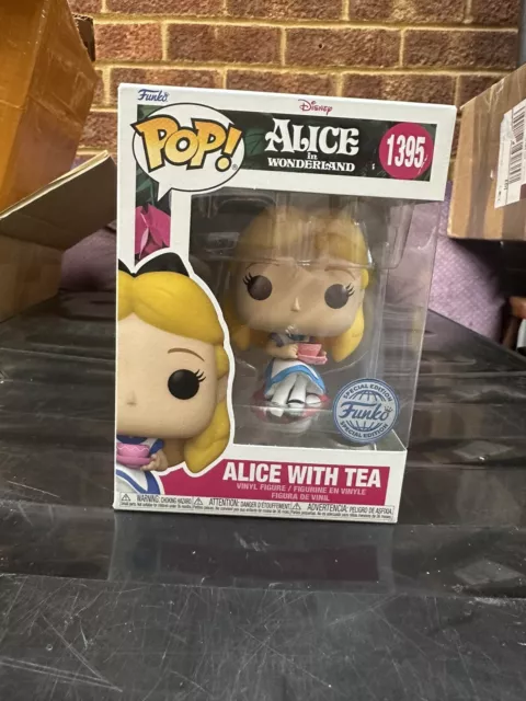 Alice In Wonderland - Alice With Tea - POP! Disney action figure 1395
