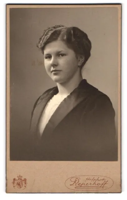 Fotografie Pieperhoff, Halle, Poststr. 15, Junge Dame mit moderner Frisur