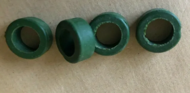 Scalextric - pièces détachées lot 4 pneus vert pour skateboard et chevaux origin