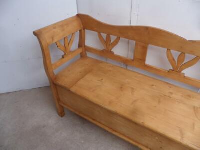A Beautifully Waxed Reclaimed Pine 3 Seater Tulip Hall Kitchen Box Settle/ Bench 2