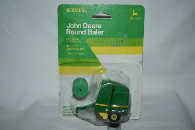 Ertl 1:64 John Deere Round Baler With Bale Farm Toy