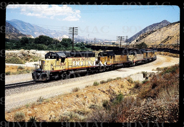 UNION PACIFIC-UPRR. EMD SD40-2 #3634. Cajon (CA). Original Slide 1988.
