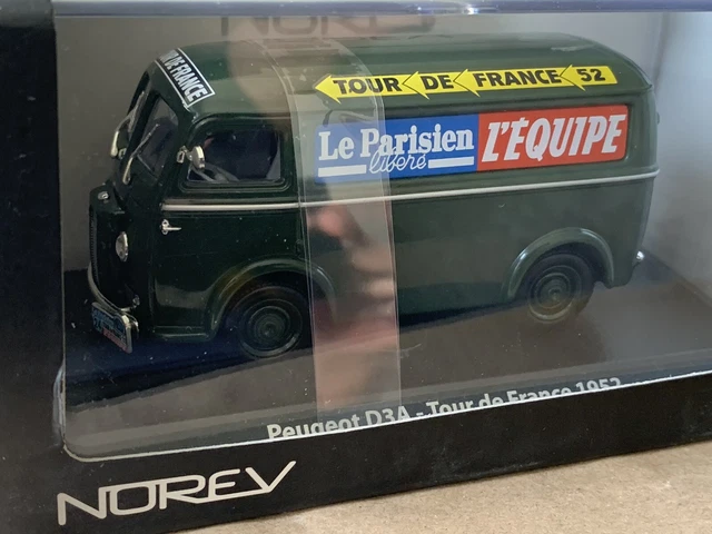 Jupe plissée courte avec boutons décoratifs femme noir
