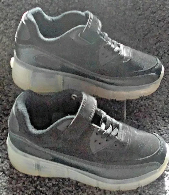 Scarpe per bambini con ruote retrattili Rock & Joy con luci lampeggianti taglia EU 34 UK 2