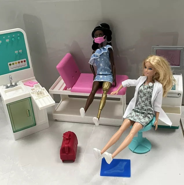 Barbie Fast Cast Clinic Doctor Medical Nurse Play Set Dolls