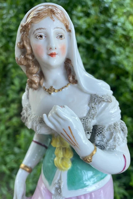 Sculpture En Porcelaine craquelée Art Déco, Amazone