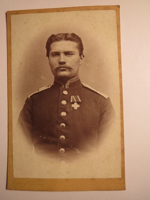Wesel - Soldat in Uniform mit Orden - Portrait - Regiment IR 77 / CDV