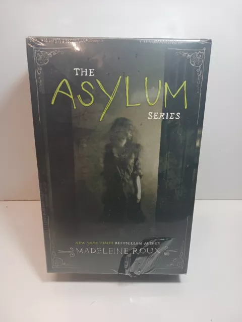 Asylum 3-Book Box Set: Asylum, Sanctum, Catacomb by Madeleine Roux (English) PB