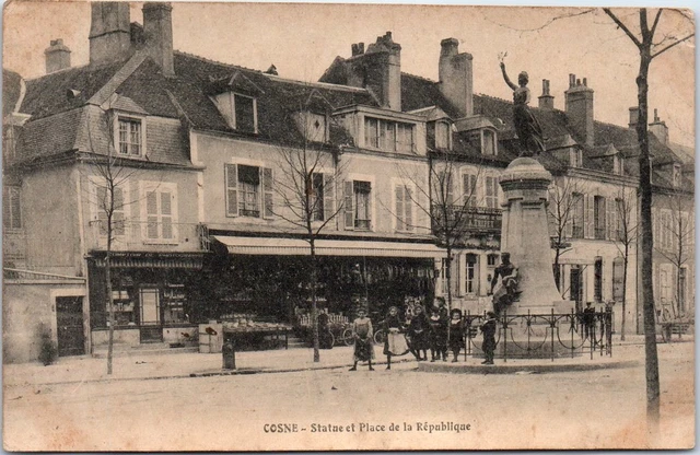 58 COSNE - statue & place de la republique.