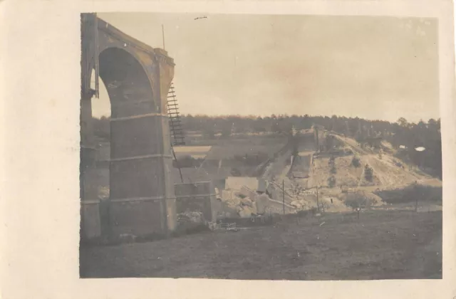 Cpa 80 Carte Photo D'un Viaduc Saute Aux Alentours D'amiens