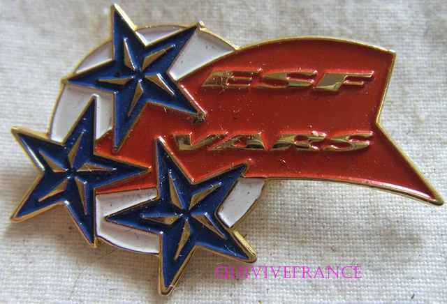 LOT 2 INSIGNE BROCHE BADGE de SKI  LE CABRI  ESF ECOLE du