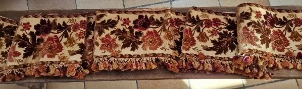 vêtements anciens : Cantonnière en velours de soie,  fleuri avec pompons-270 cm