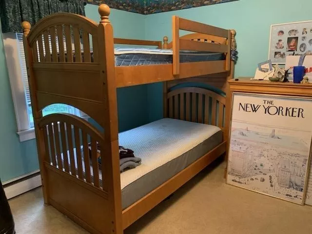 Broyhill bunk beds top