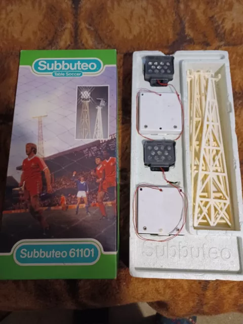 Subbuteo 61101 Floodlights - BOXED