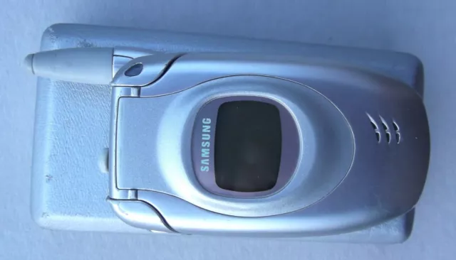 SAMSUNG Vintage Flip Phone With Case Model GH69-01117A. Good Condition Free Post