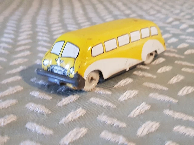 Papillons dansants, jouet à pousser bois - HAPE