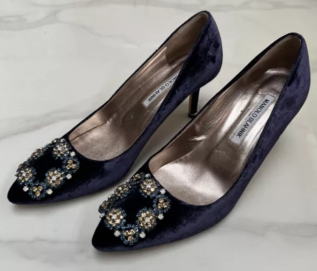 monolo blahnik hangisi. size 39. blue suede