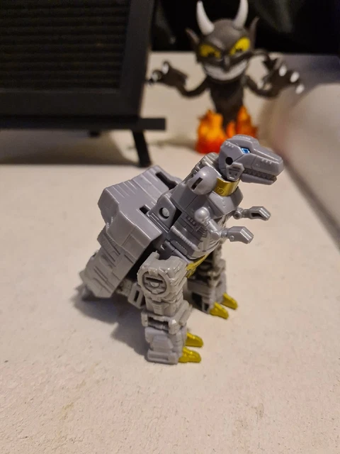 Transformers Legacy Evolution: Action Figure Dinobot Slug Da 8,5 Cm, 2 In 1 Robot E Triceratopo - 4