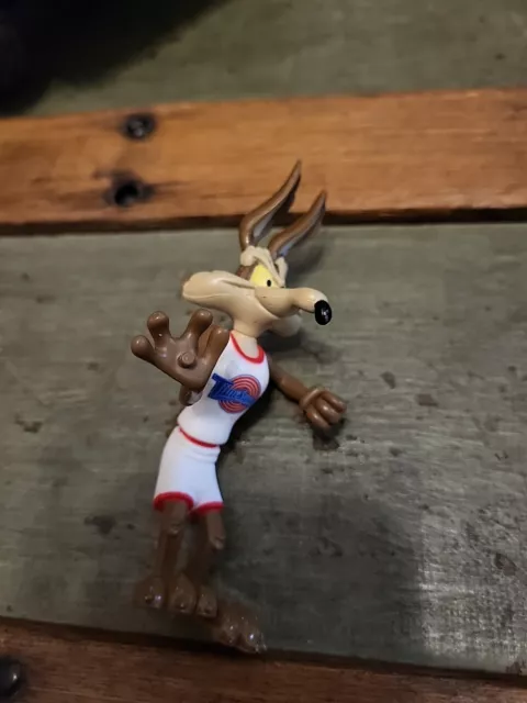 Vintage 1996 Space Jam Wile E. Coyote 4 " Action Figure Playmates Looney Tunes