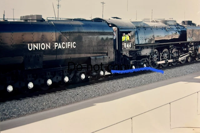 Railroad Train Picture 2010 Color Photo Picture RR Locomotive Union Pacific