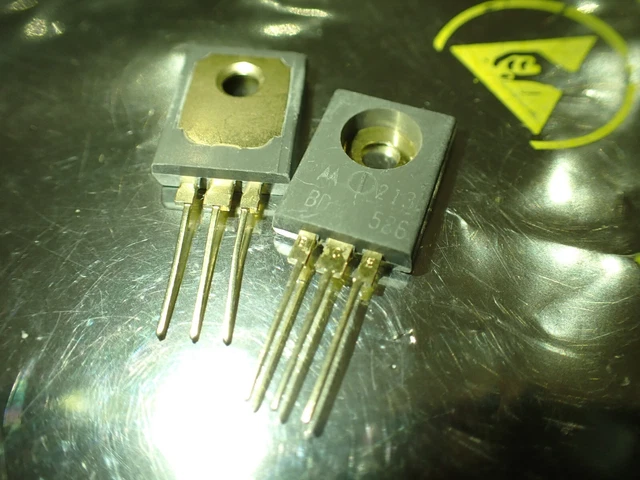 2 X Transistor Vintage Motorola MJE2955 Audio AMP - Pins Oro E Piastra Posteriore