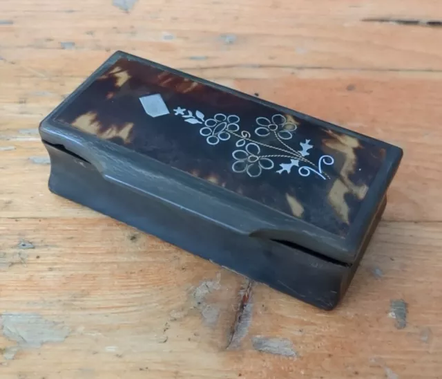 Ancienne Tabatière Boite a Priser en Corne Incrustation d'Argent