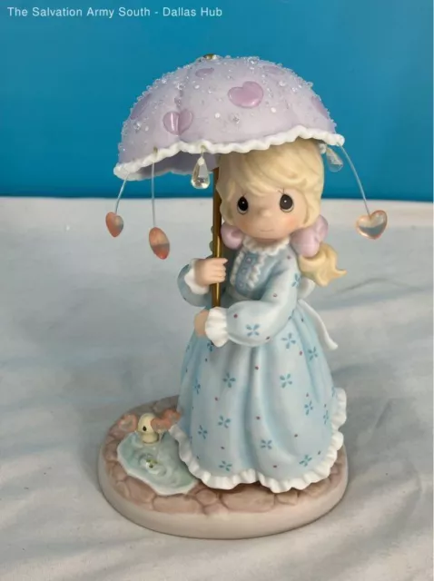 Precious Moments - 2002 - 890596 "Let Love Reign" Porcelain Figurine