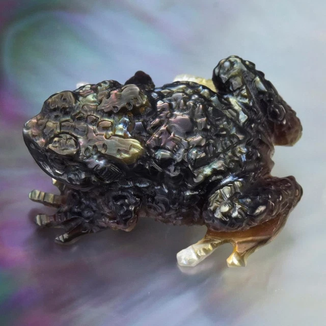 Toad Frog Carved Black Mother-of-Pearl Figurine Collection Jewelry Design 12.17g