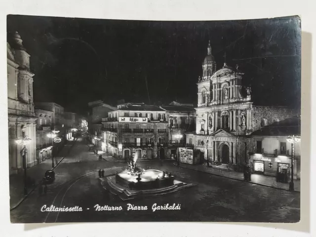 90739 Cartolina - Caltanissetta - Notturno Piazza Garibaldi - VG 1958