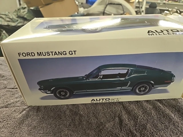 ミニカー AUTO ART( Ford Mustang GT )MILLENNIUM. AUTOart Millennium, Ford Mustang Mach I, Yellow, 1:18 Scale