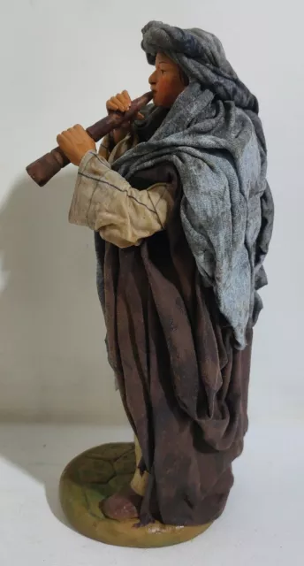 02960 Pastorello Presepe napoletano - Statuina in terracotta - Suonatore - 27 cm 2